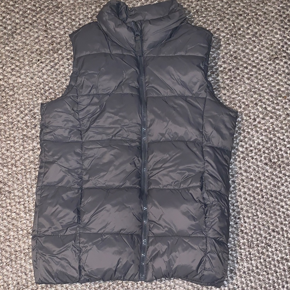 Old Navy Big Kids Charcoal Puffer Vest